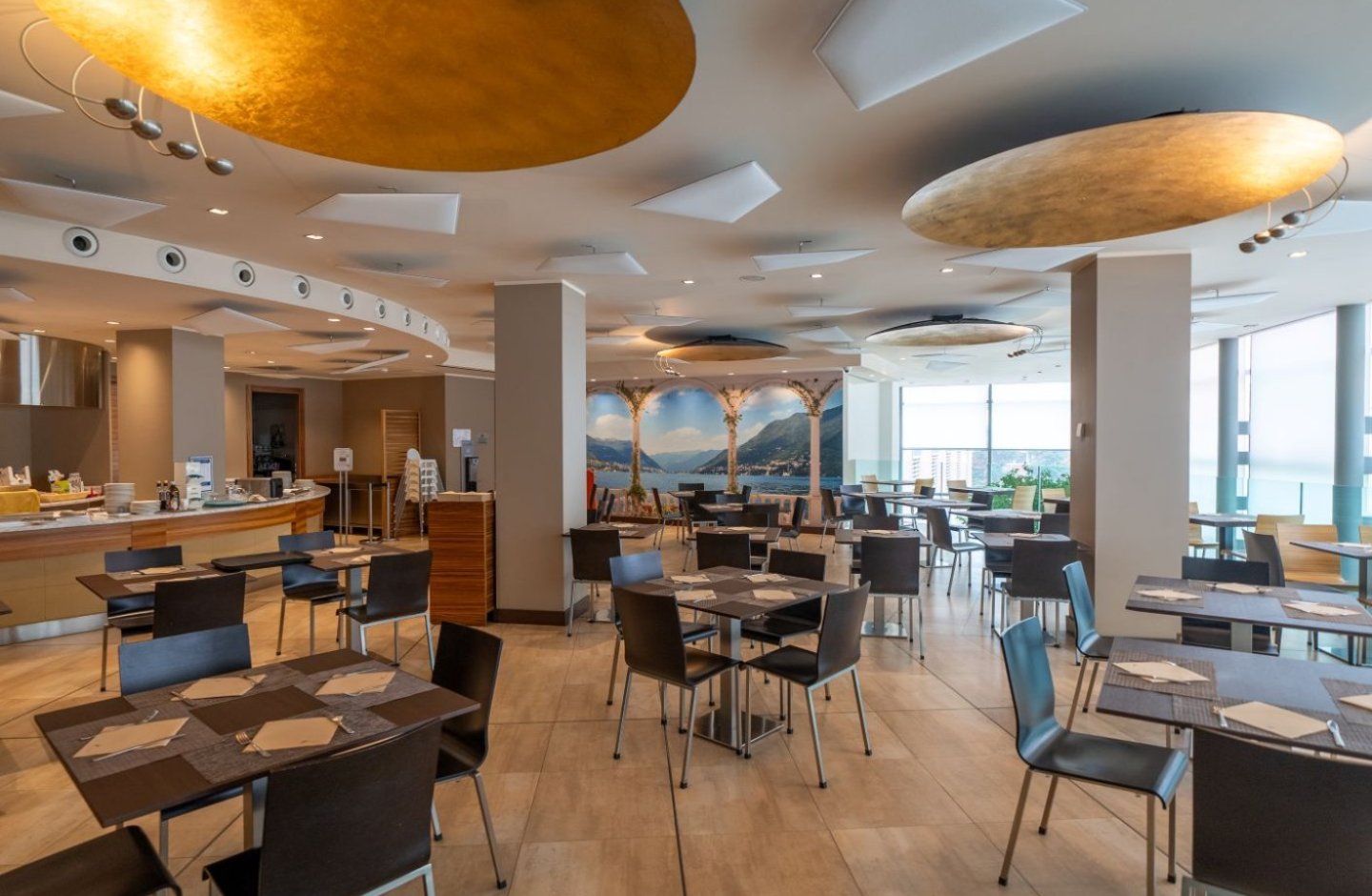 Cruise Hotel - 4 Star